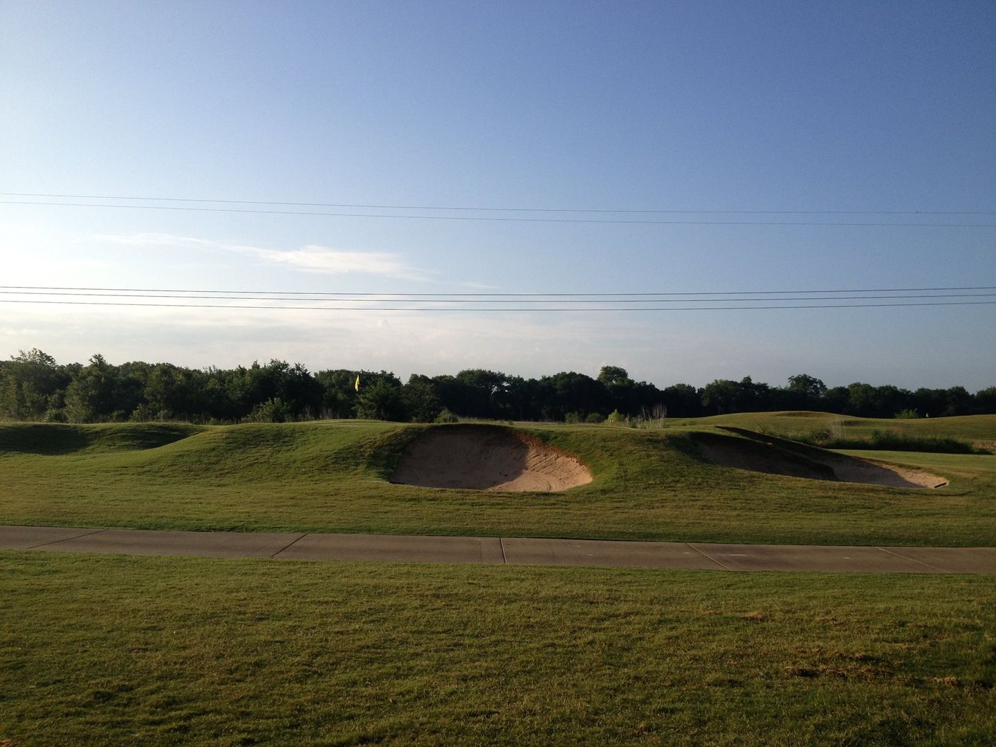 Well-protected hole with bunkers